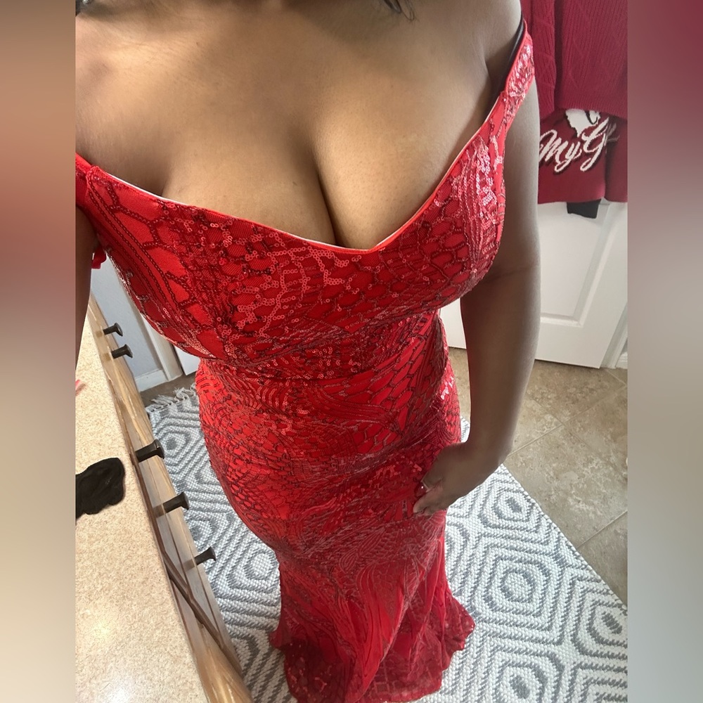 Red Off Shoulder Sequined Long Evening/PromGown Mermaid Maxi Long Dress